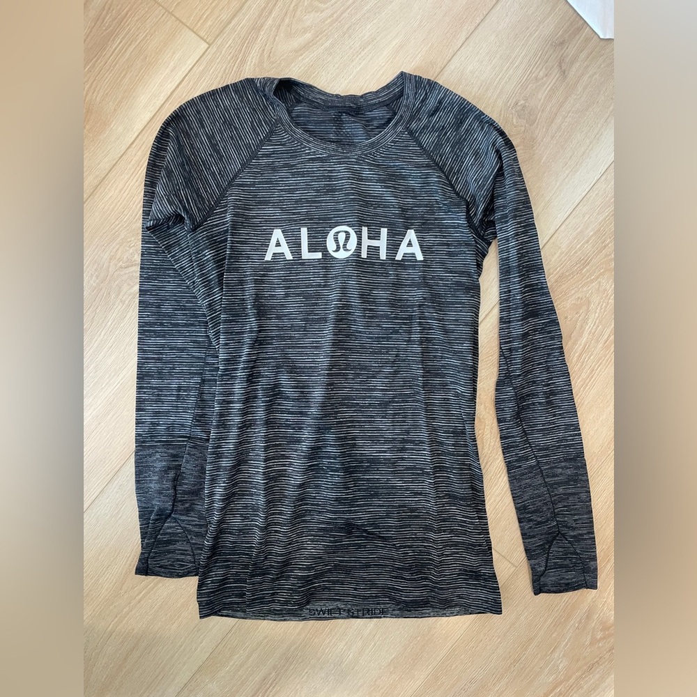 Lululemon Long Sleeve Space Dye White Black Stripe Aloha Tee Size 6